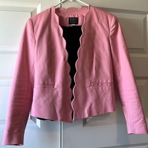 Lovely scallop collar lightweight jacket.
